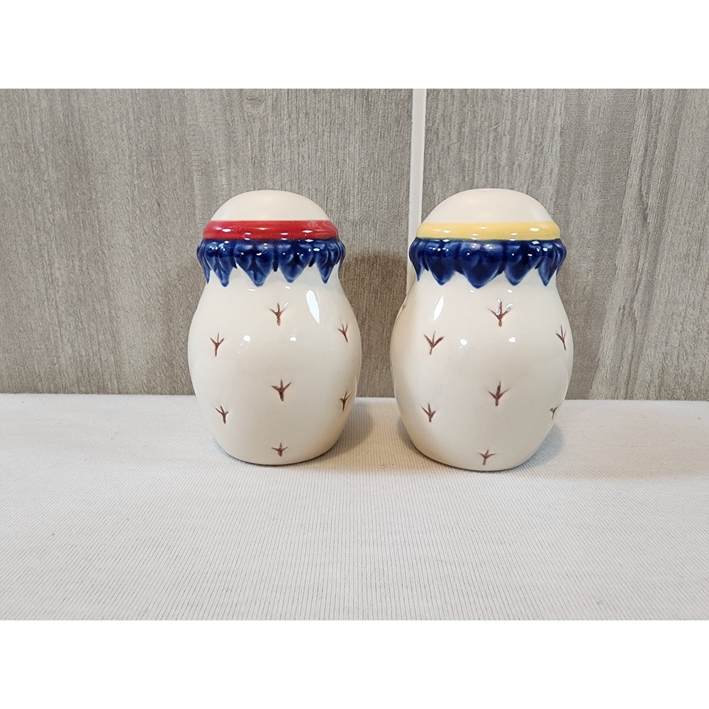 Chicken Track‎ Feet Salt & Pepper Shakers Tender Heart Treasures 2003 Ceramic - Picture 2 of 5